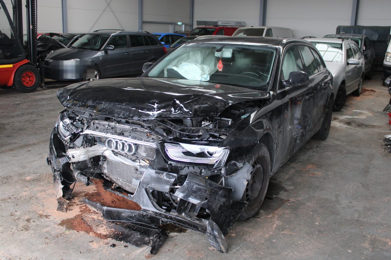 Unfallgutachten Audi Avant - Totalschaden, Kennzeichen anonymisiert